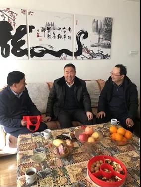 敦煌種業(yè)領(lǐng)導(dǎo)看望慰問公司老干部、老黨員及困難黨員職工