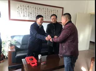 敦煌種業(yè)領(lǐng)導(dǎo)看望慰問公司老干部、老黨員及困難黨員職工