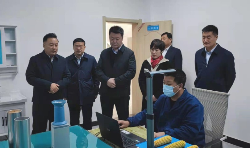 酒泉市政府黨組成員、副市長哈里別克來敦煌種業(yè)調(diào)研指導工作